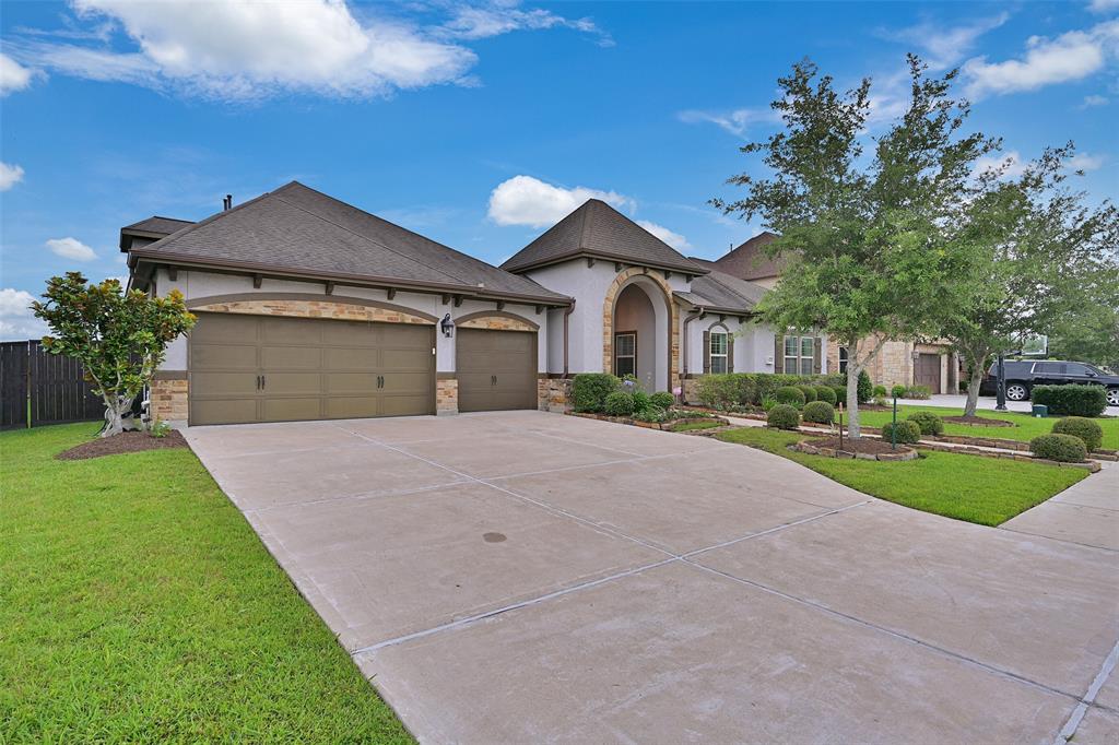 1804 Eagle Creek Drive, Friendswood, Texas image 3
