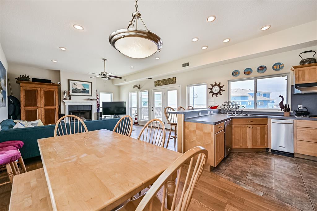 18806 W De Vaca Lane, Galveston, Texas image 22