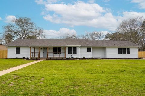 Single Family Residence in Eagle Lake TX 209 Davitt Street.jpg