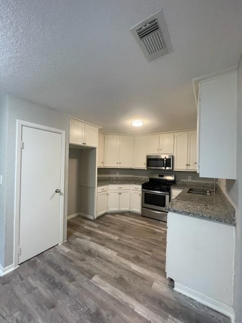 1006 N Valderas Street, Angleton, Texas image 7