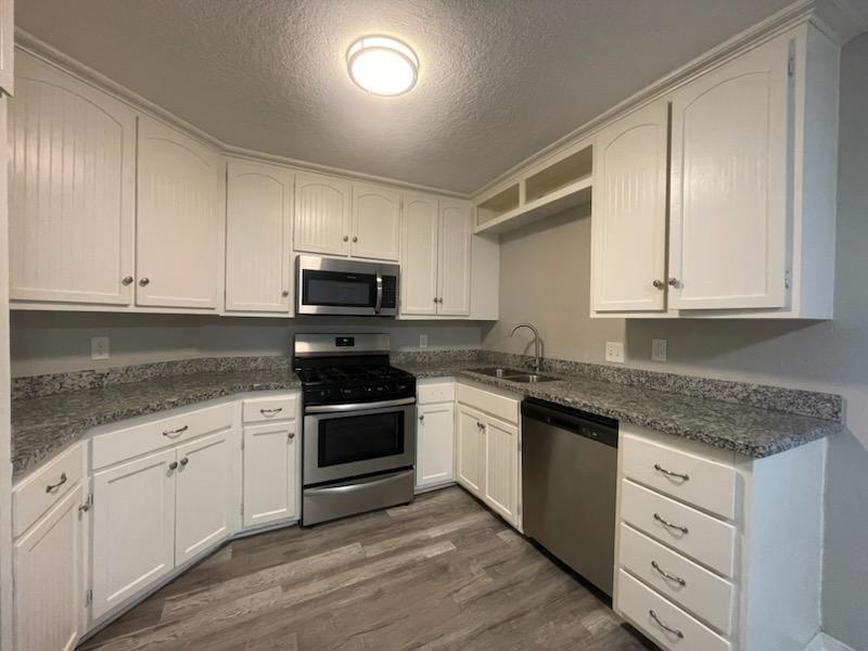 1006 N Valderas Street, Angleton, Texas image 8