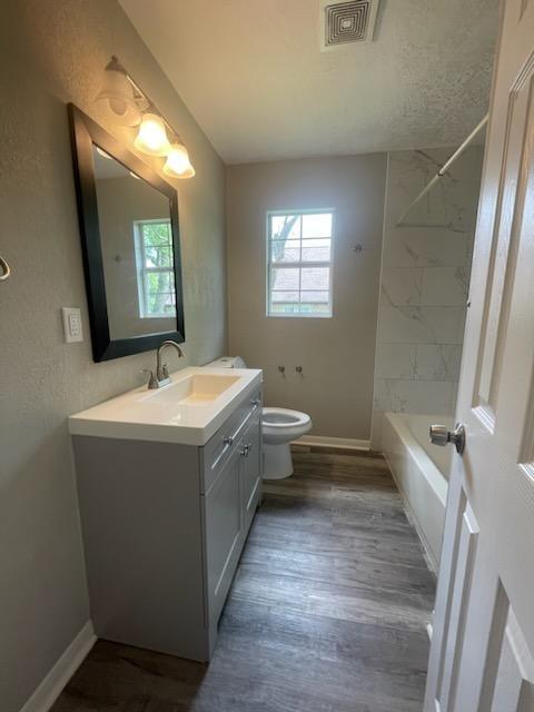 1006 N Valderas Street, Angleton, Texas image 15