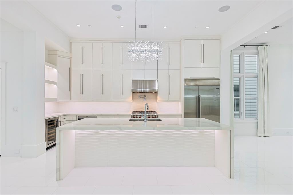 2425 E Seaside Drive