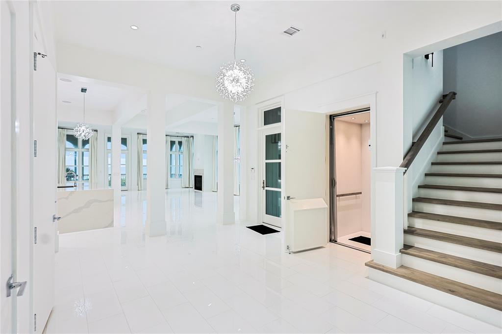 2425 E Seaside Drive