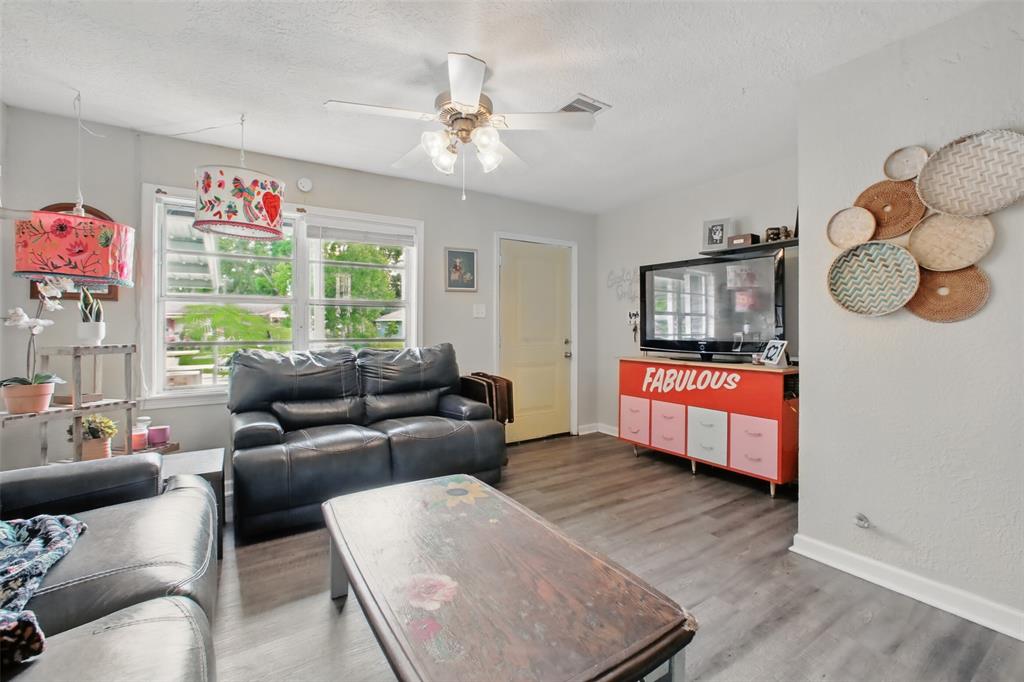 603 Briarwood Drive, Baytown, Texas image 7