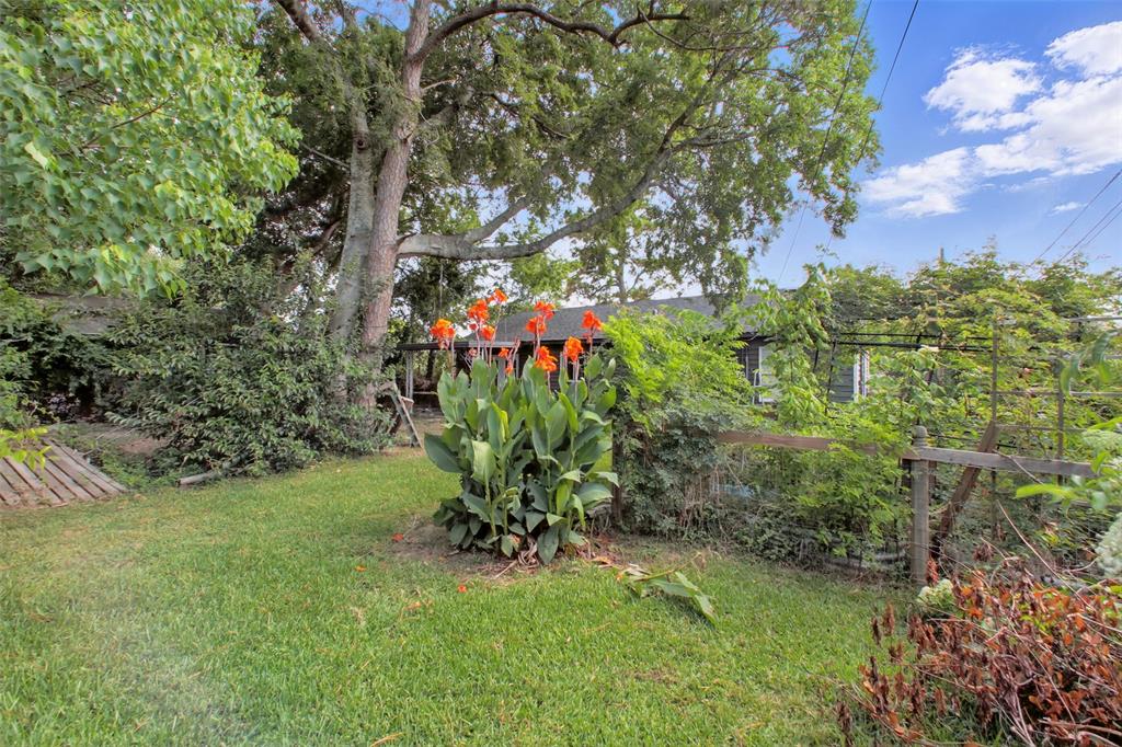 603 Briarwood Drive, Baytown, Texas image 26