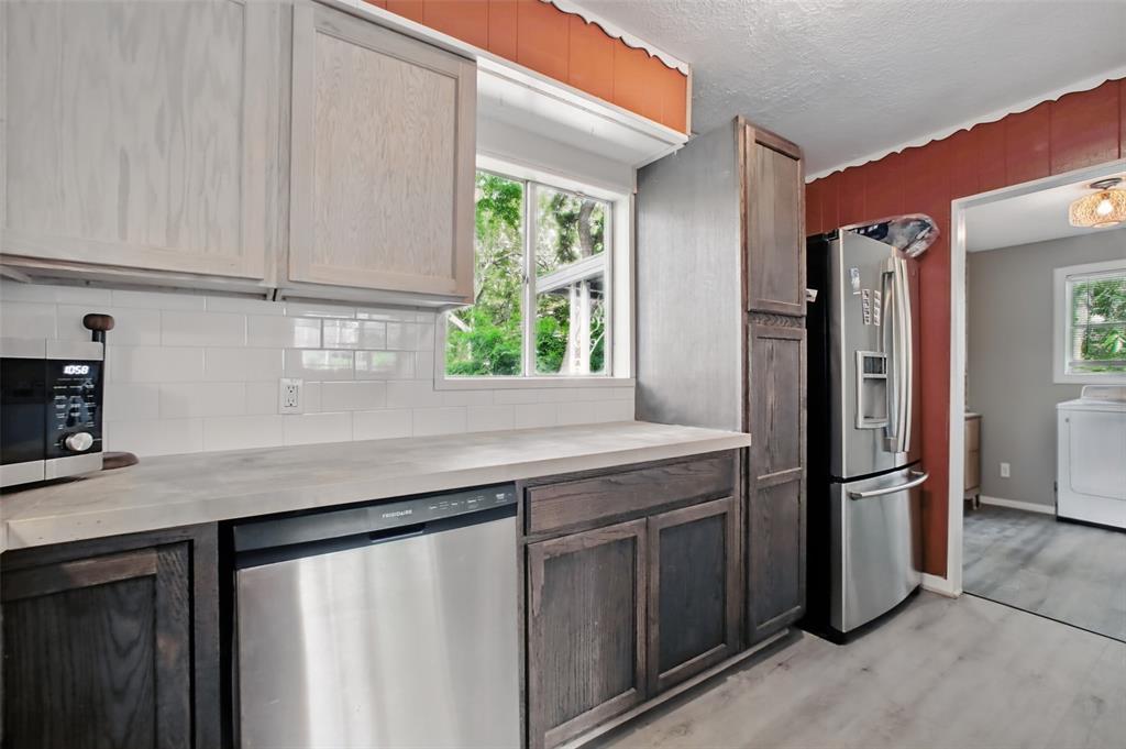 603 Briarwood Drive, Baytown, Texas image 13