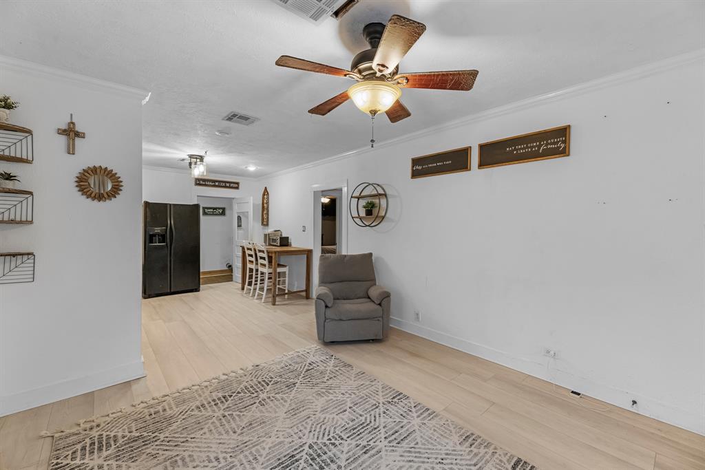 502 Lee Avenue, Anahuac, Texas image 10