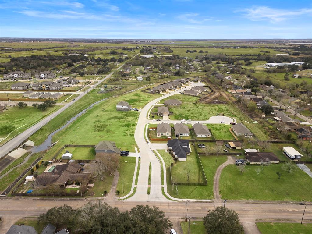 125 Bayou Bend Boulevard, Angleton, Texas image 8