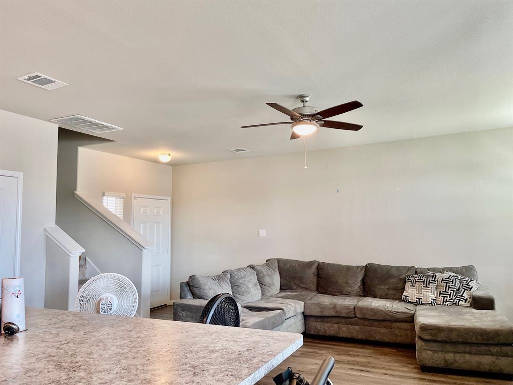 985 Harper Lane, Bryan, Texas image 4