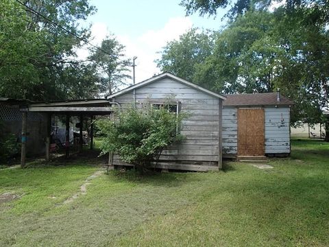 Single Family Residence in El Campo TX 904 Franklin Street.jpg