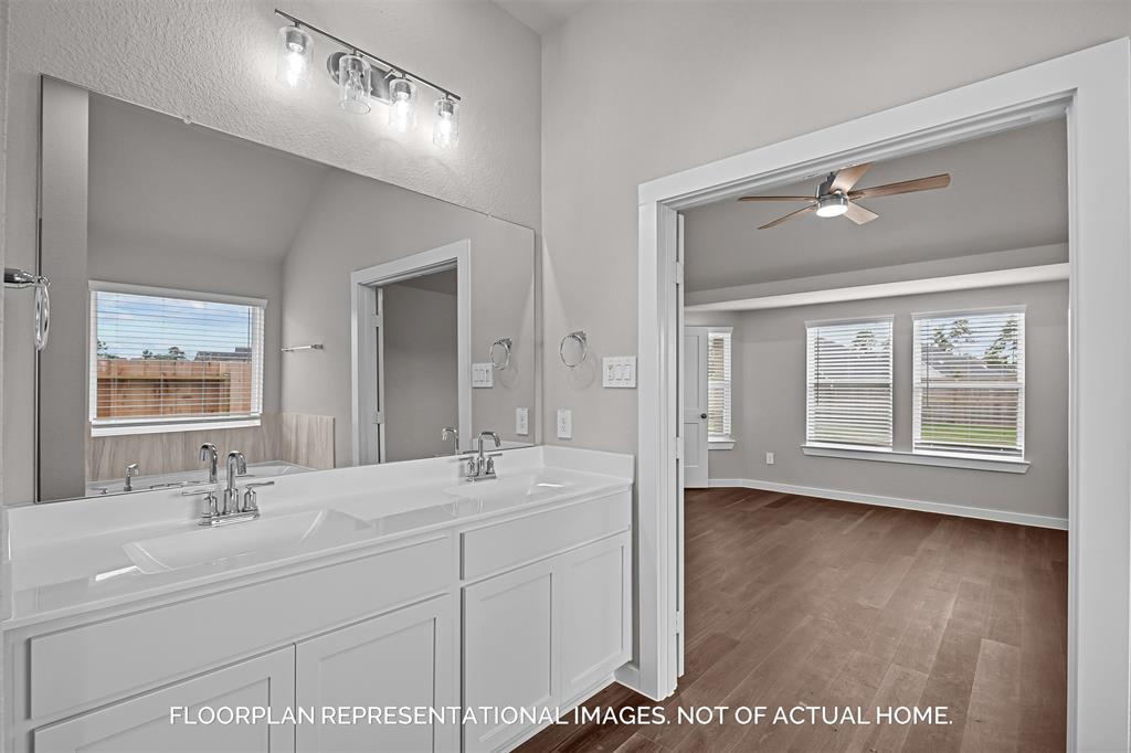 261 Mountain Knolls Lane, Willis, Texas image 11