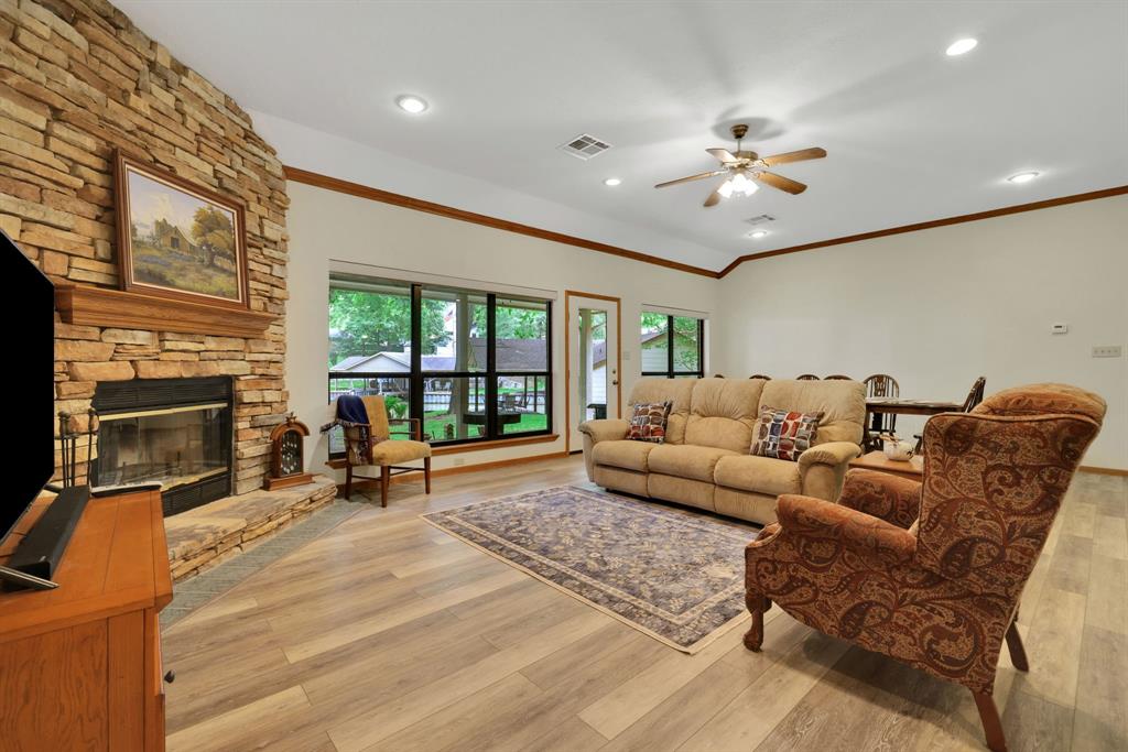 210 Harbor Run Drive, Coldspring, Texas image 7