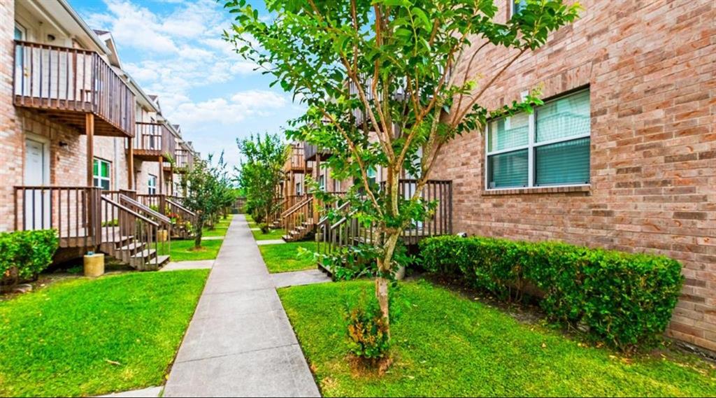 11905 Algonquin Drive #10, Houston, Texas image 2