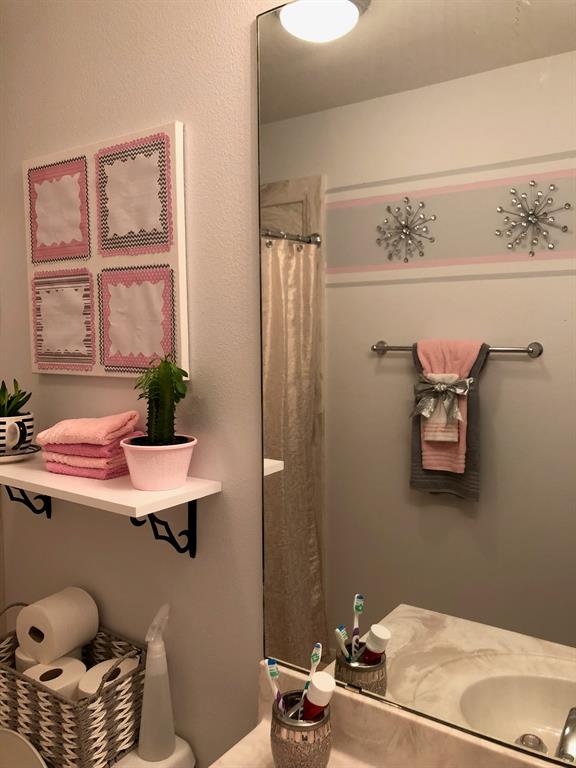 11905 Algonquin Drive #10, Houston, Texas image 13