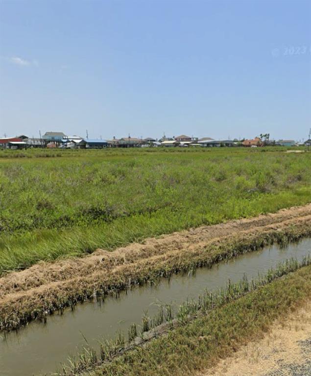 1290 N N Tinkle Lane, Crystal Beach, Texas image 1