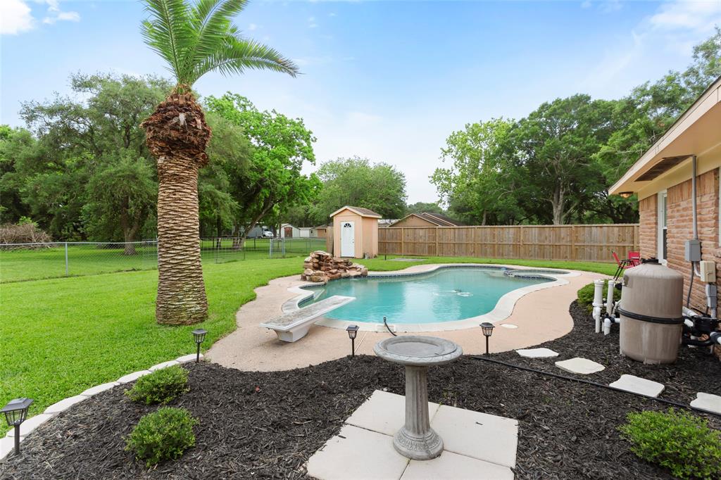 12415 32nd Street, Santa Fe, Texas image 2