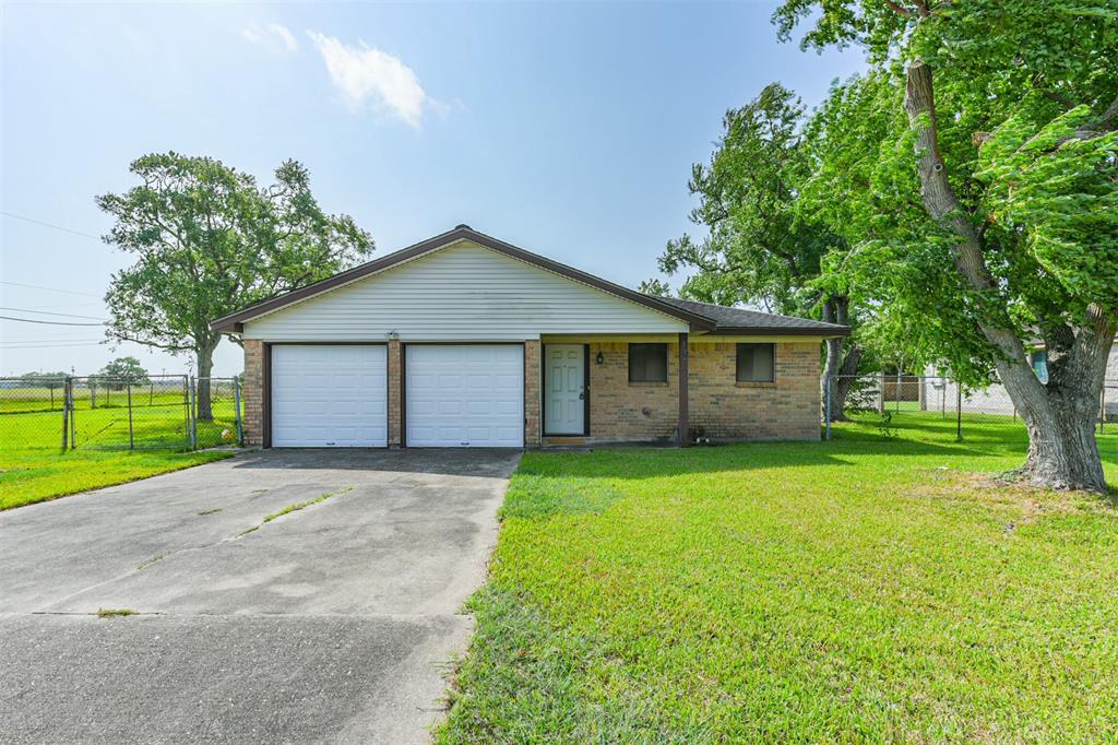 1705 N Avenue M, Freeport, Texas image 1