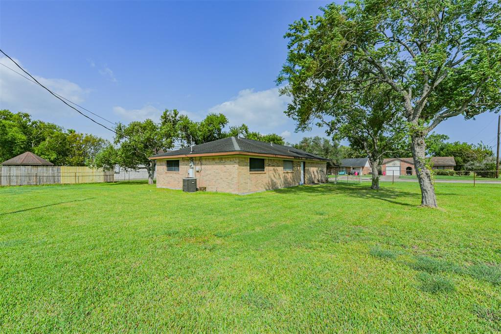 1705 N Avenue M, Freeport, Texas image 3