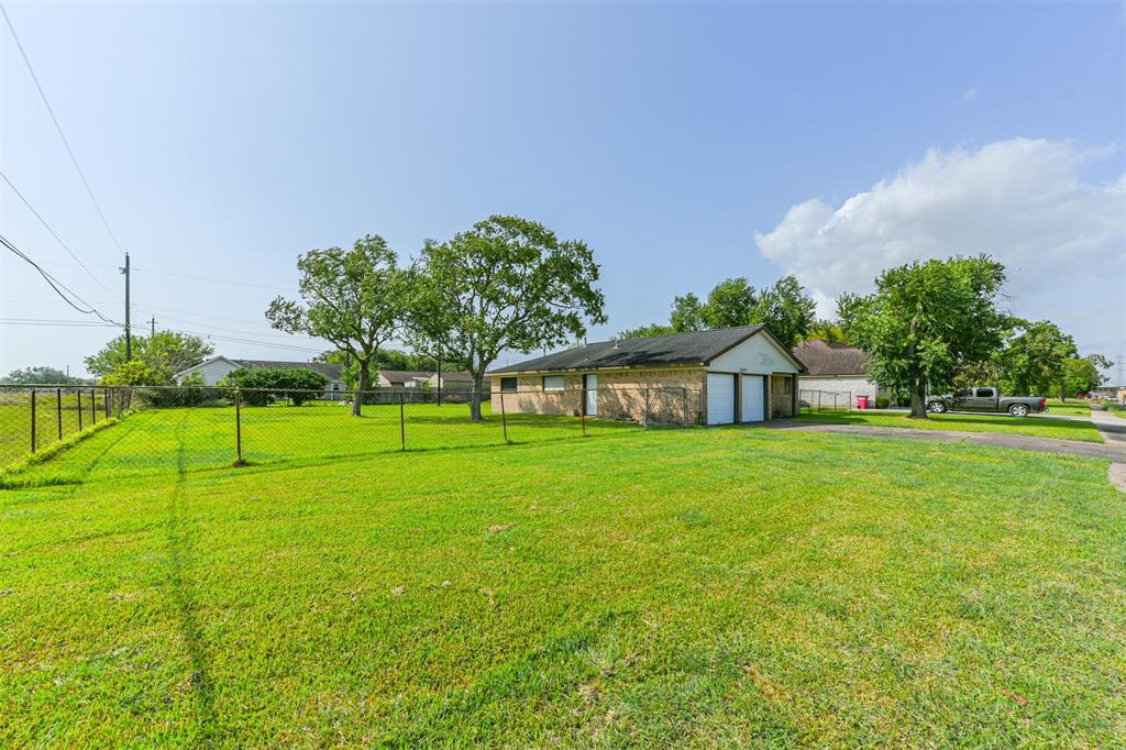 1705 N Avenue M, Freeport, Texas image 2