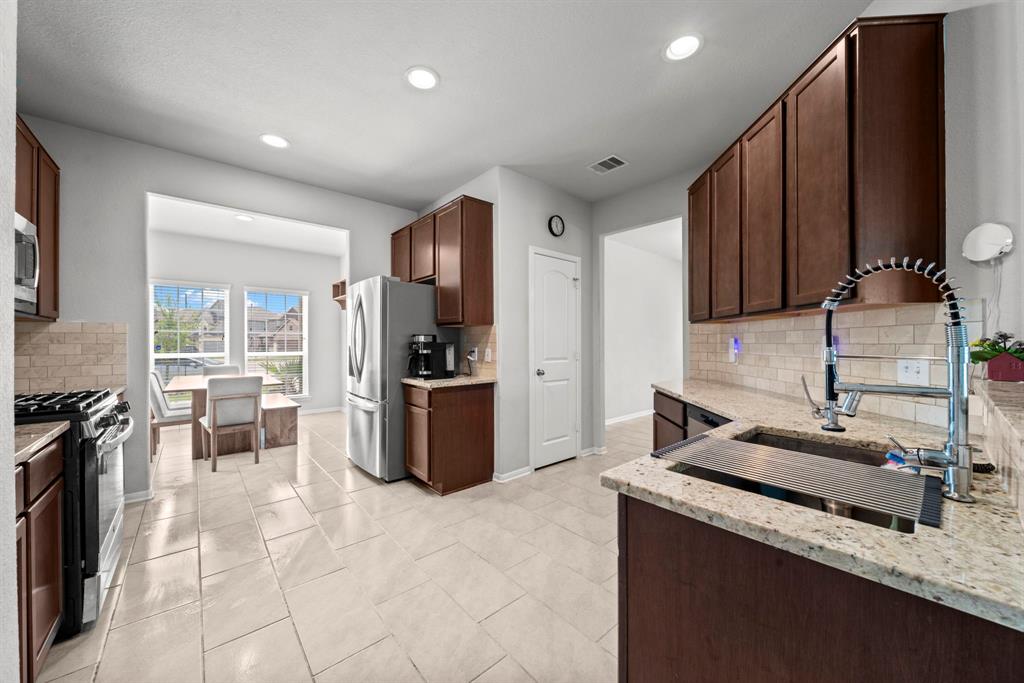 4111 Fair Country Lane, Katy, Texas image 3
