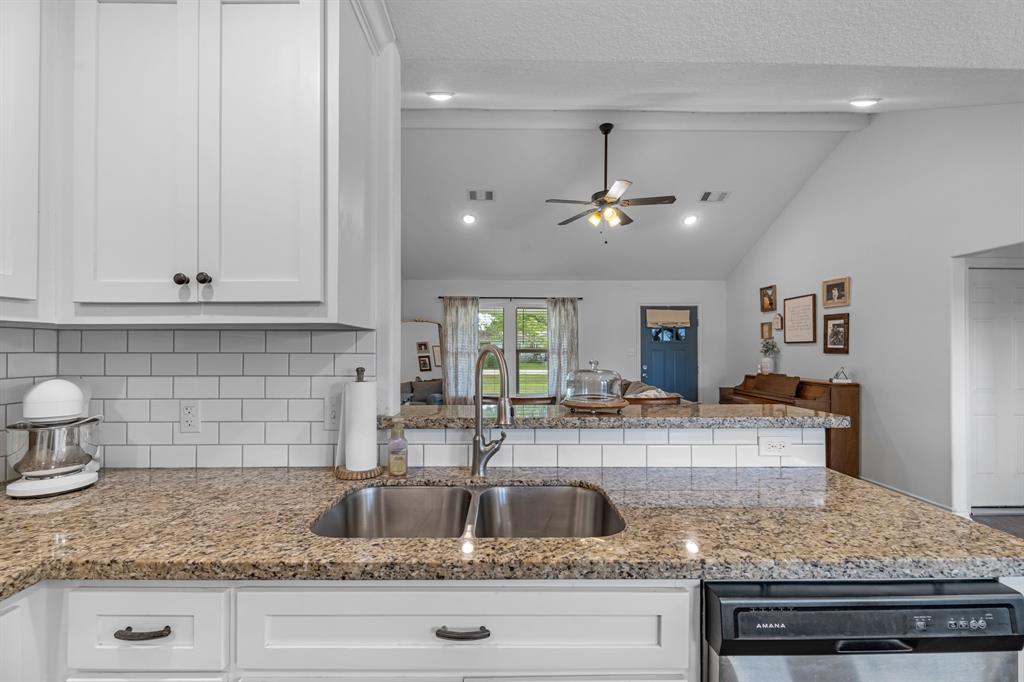 127 Lakewood Drive, Clute, Texas image 17