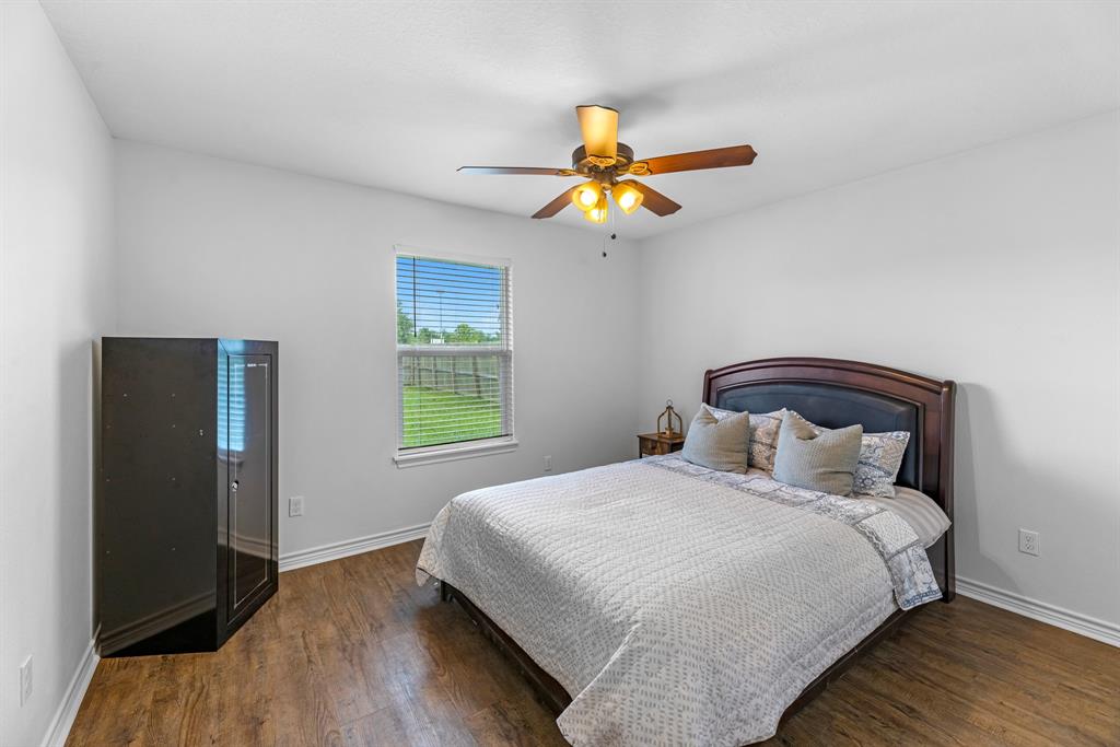 127 Lakewood Drive, Clute, Texas image 24