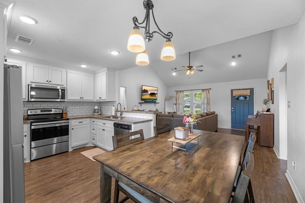 127 Lakewood Drive, Clute, Texas image 13