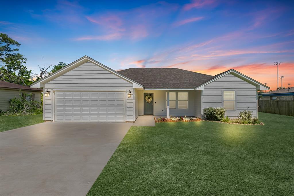 127 Lakewood Drive, Clute, Texas image 5