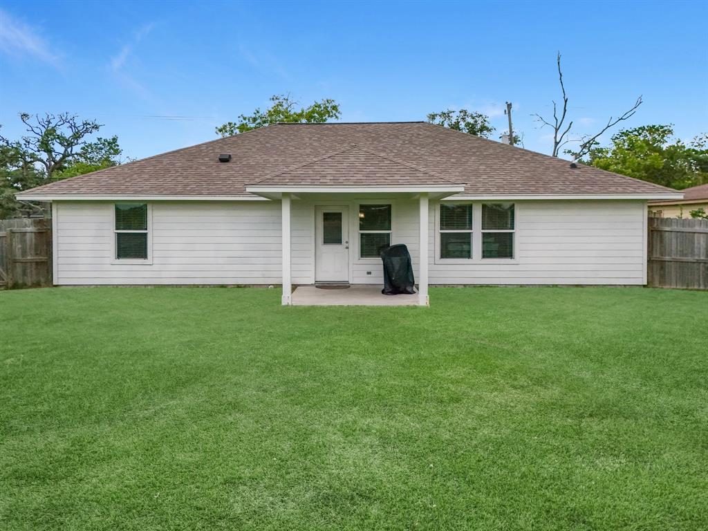 127 Lakewood Drive, Clute, Texas image 31