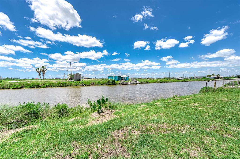 Hall Avenue, Sargent, Texas image 3