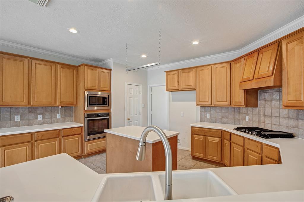 3231 Amber Holly Court, Kingwood, Texas image 8