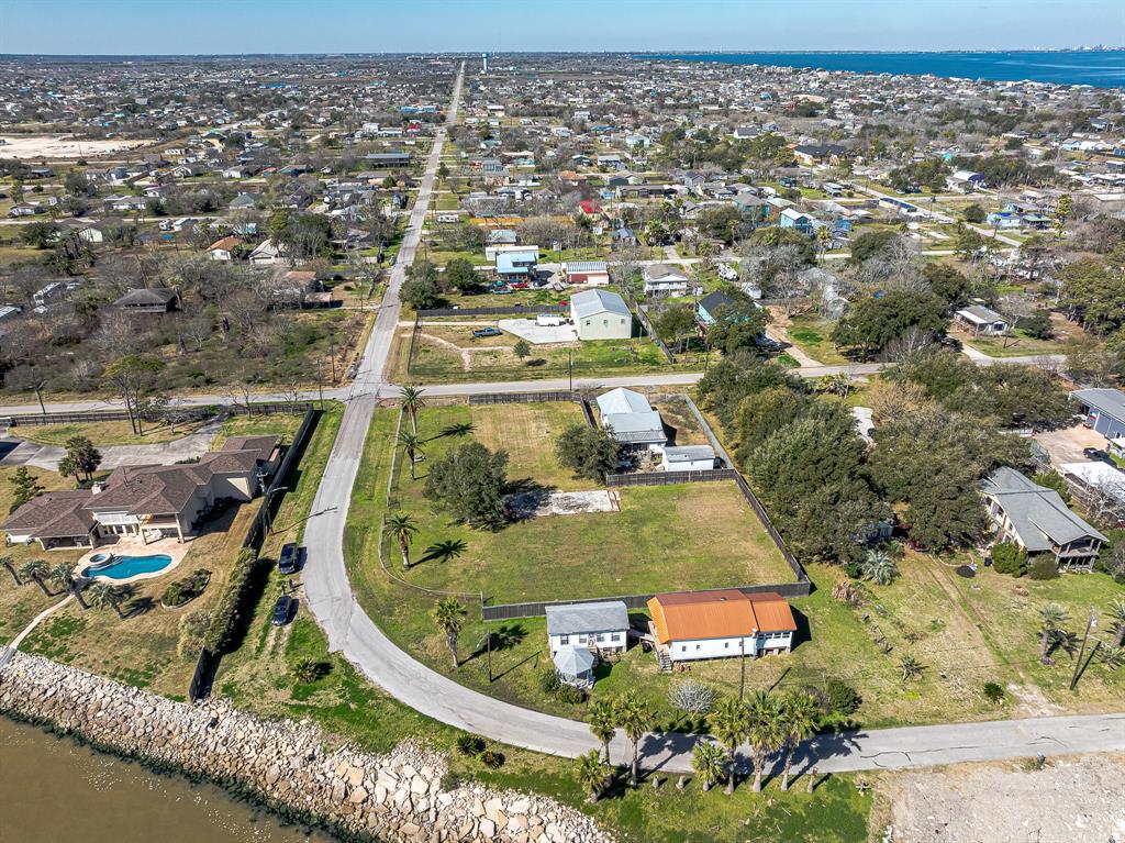 000 Third Street, San Leon, Texas image 8