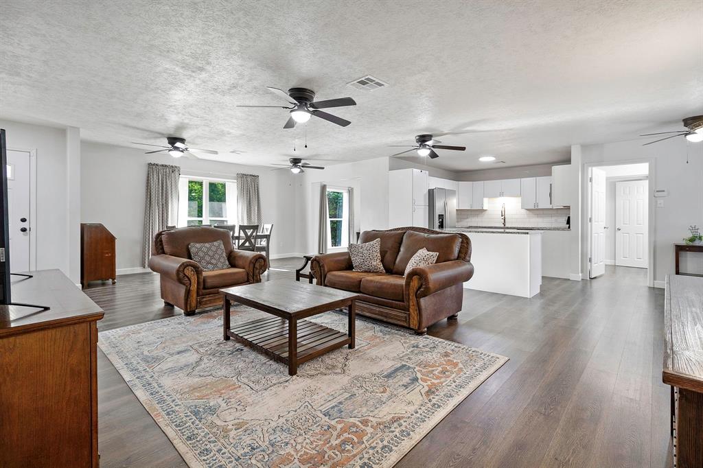 403 E Lake Drive, Livingston, Texas image 3