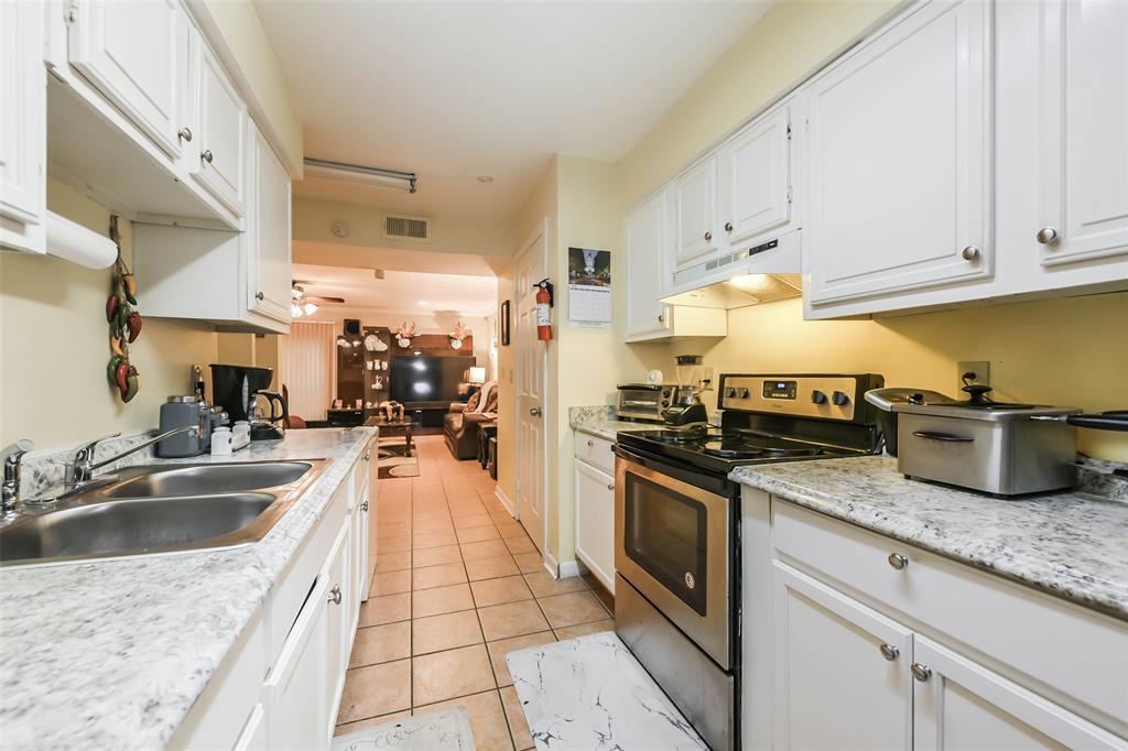 11863 Algonquin Drive, Houston, Texas image 19