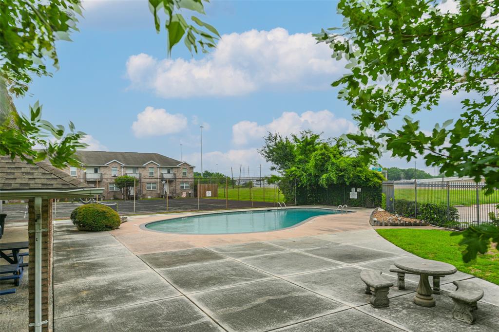 11863 Algonquin Drive, Houston, Texas image 38