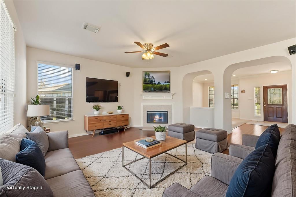 4722 Lunsford Hollow Lane, Friendswood, Texas image 3