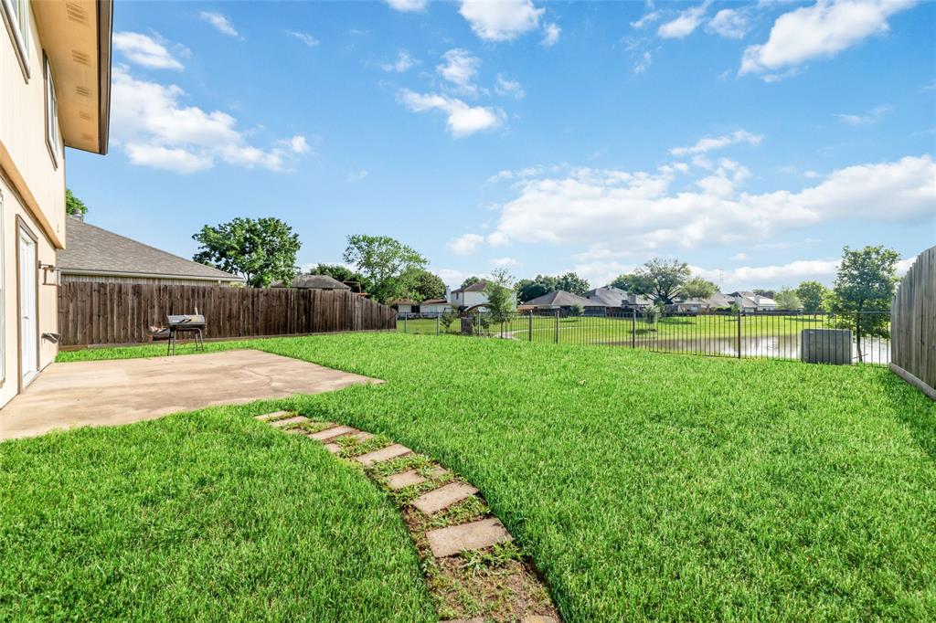 22818 W Waterlake Drive, Richmond, Texas image 3