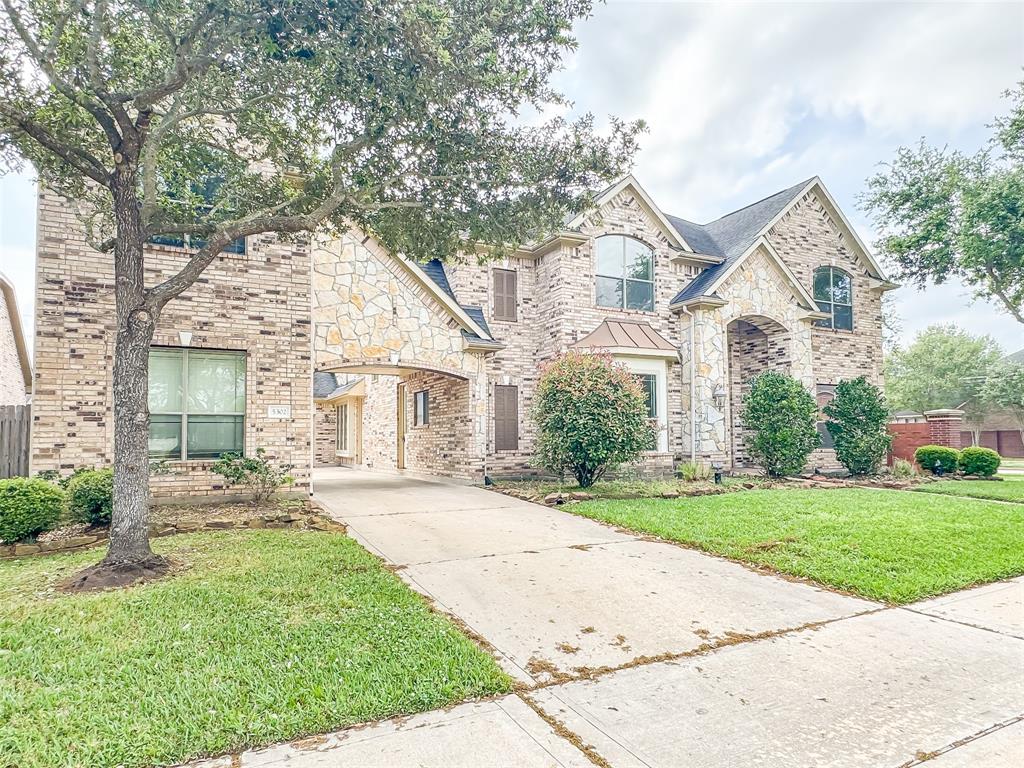 5302 Briarwick Meadow Lane, Sugar Land, Texas image 2