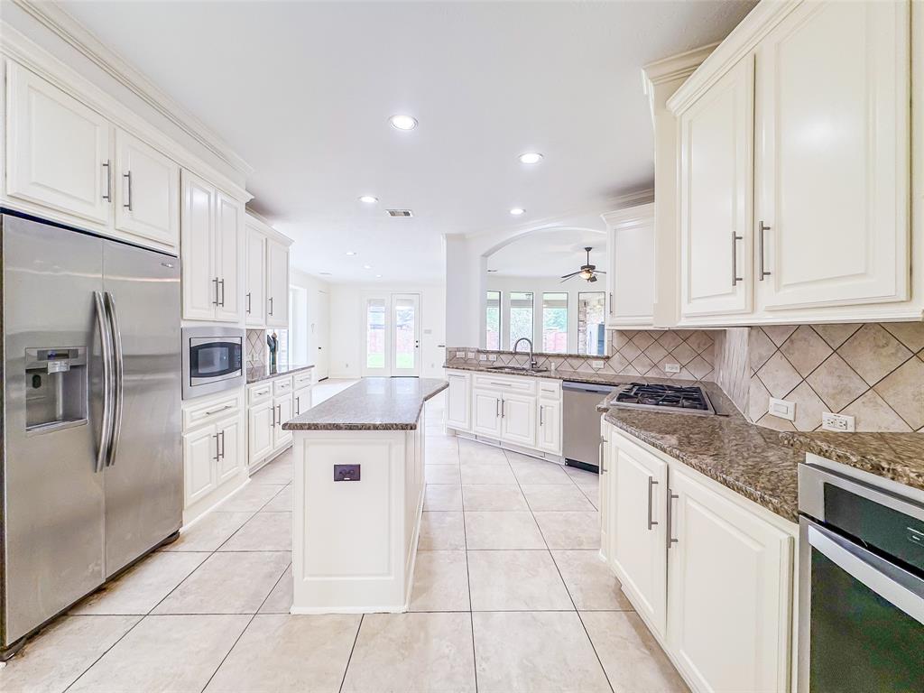 5302 Briarwick Meadow Lane, Sugar Land, Texas image 7