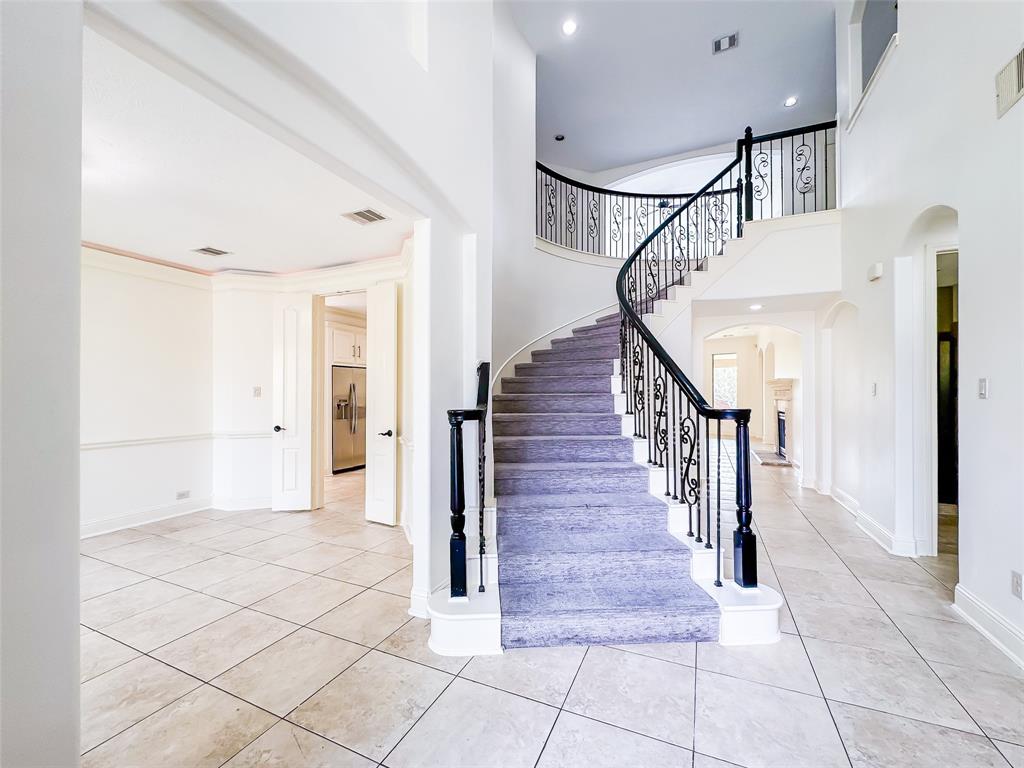 5302 Briarwick Meadow Lane, Sugar Land, Texas image 3