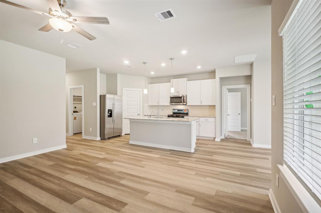 5030 Magnolia Springs Drive, Pearland, Texas image 5