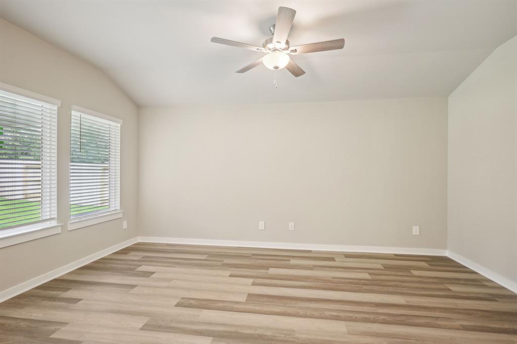 5030 Magnolia Springs Drive, Pearland, Texas image 6