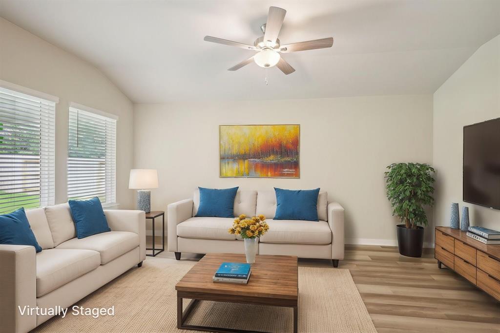 5030 Magnolia Springs Drive, Pearland, Texas image 7