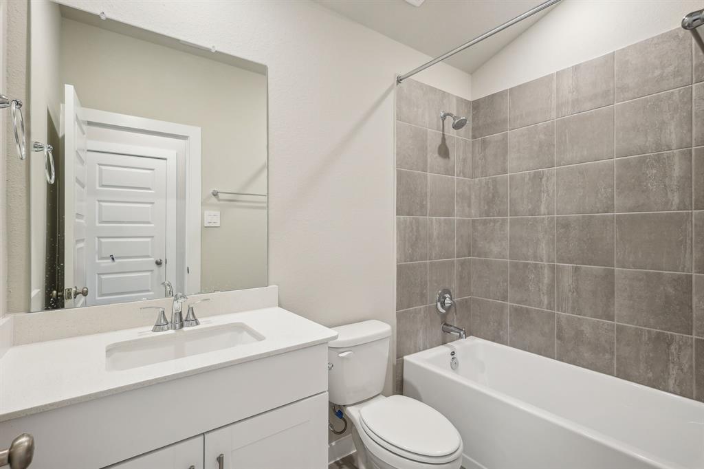 5030 Magnolia Springs Drive, Pearland, Texas image 15