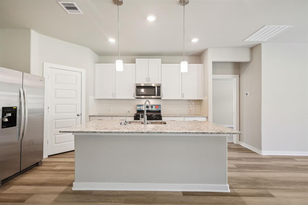 5030 Magnolia Springs Drive, Pearland, Texas image 10