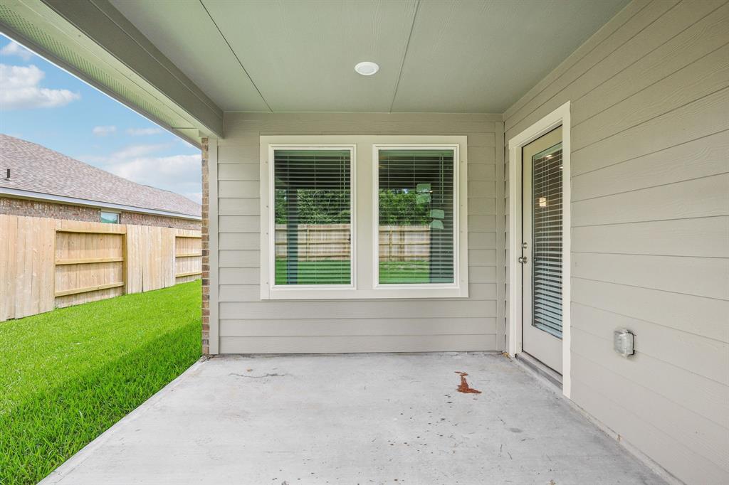 5030 Magnolia Springs Drive, Pearland, Texas image 32