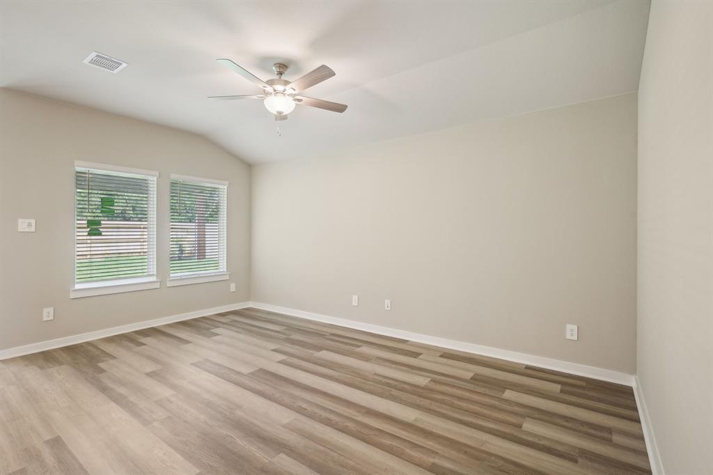 5030 Magnolia Springs Drive, Pearland, Texas image 4