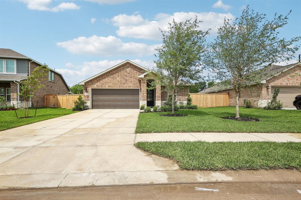 5030 Magnolia Springs Drive, Pearland, Texas image 3