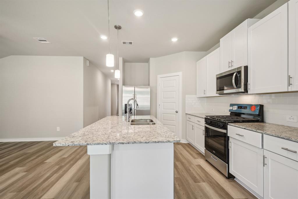 5030 Magnolia Springs Drive, Pearland, Texas image 12